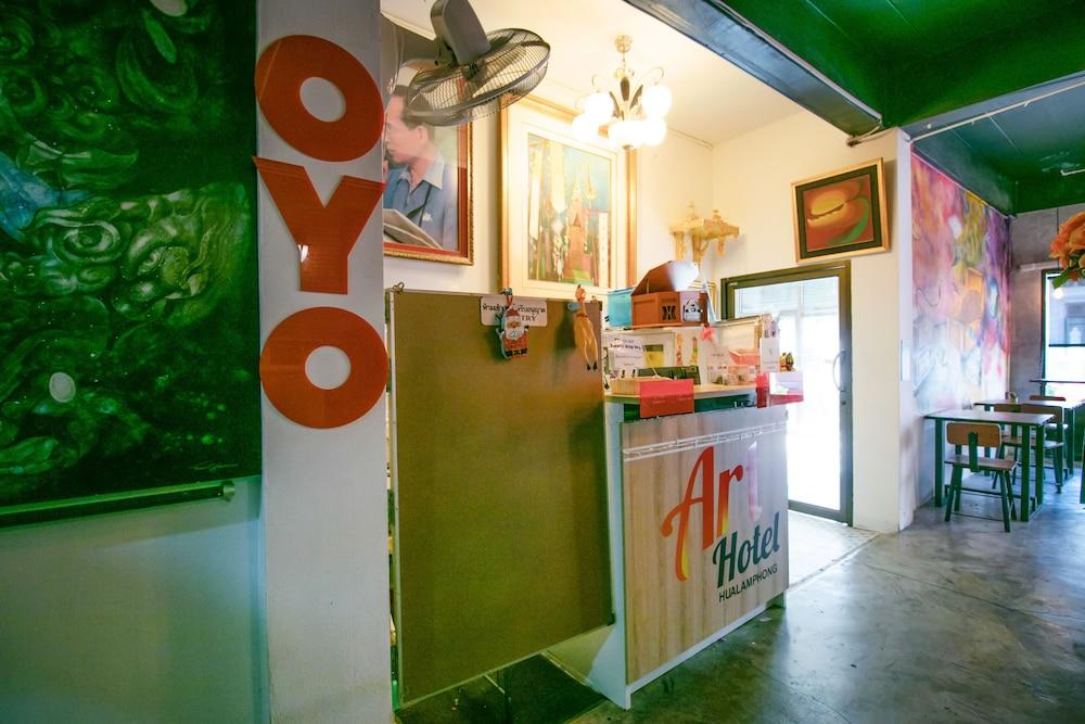 OYO 568 Art Hotel Hua Lamphong