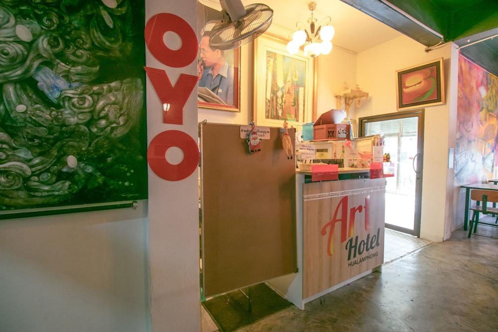 OYO 568 Art Hotel Hua Lamphong