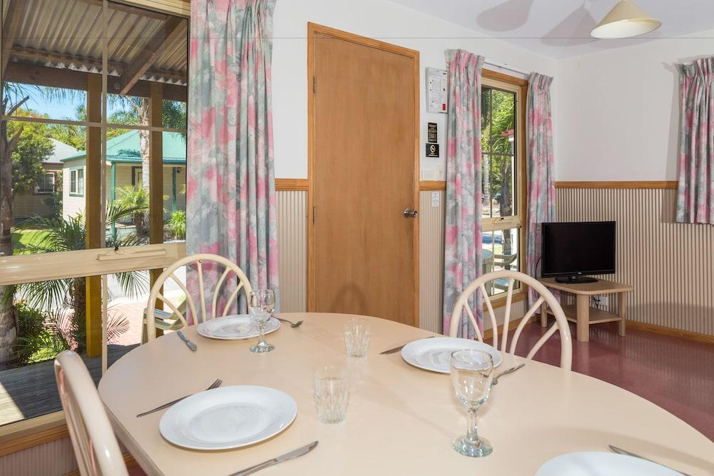 Coachhouse Marina Resort
