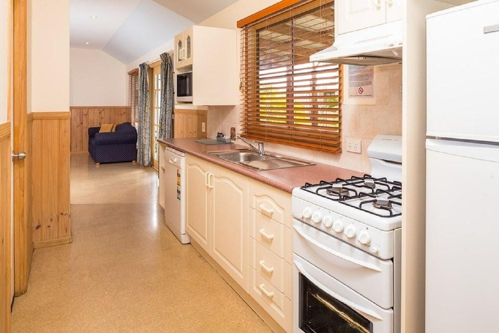 Coachhouse Marina Resort