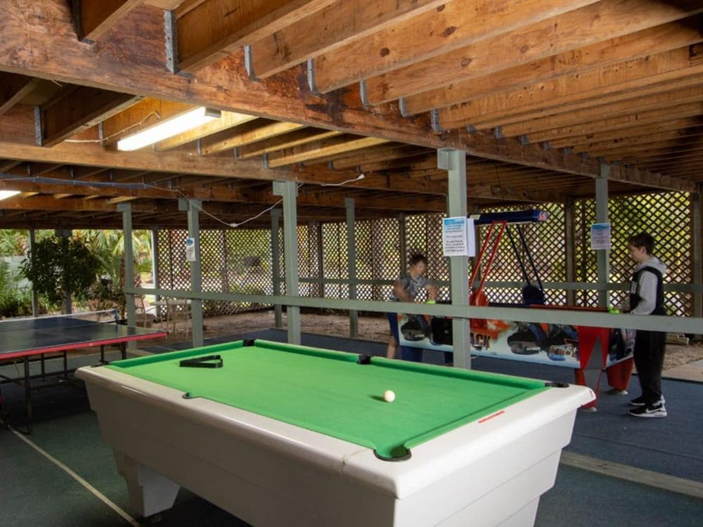 Coachhouse Marina Resort