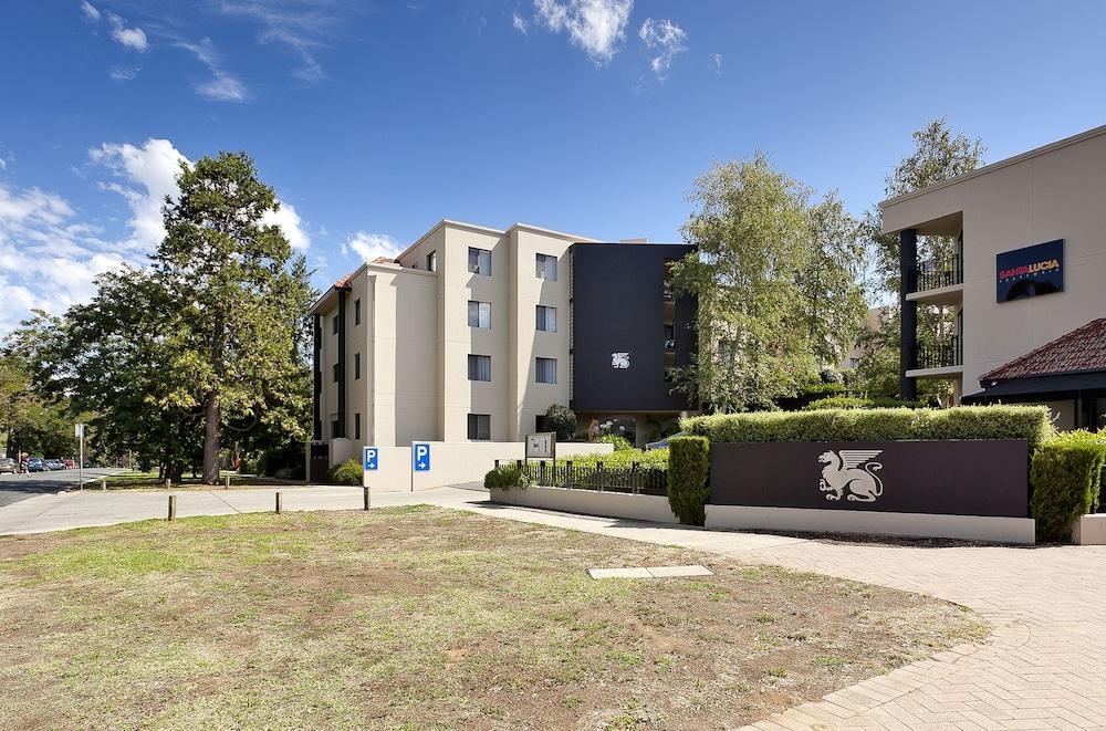 Astra Apartments The Griffin
