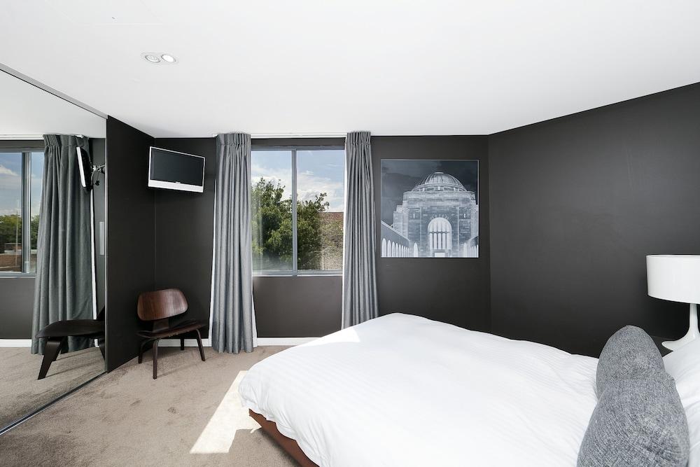 Astra Apartments The Griffin