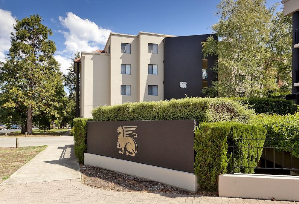 Astra Apartments The Griffin