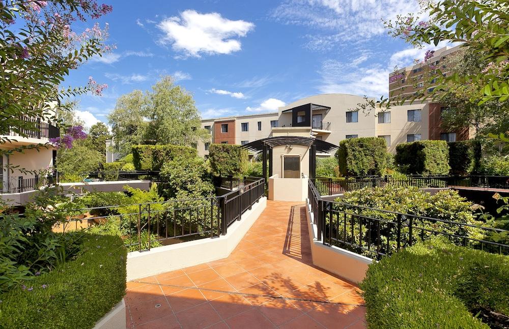 Astra Apartments The Griffin
