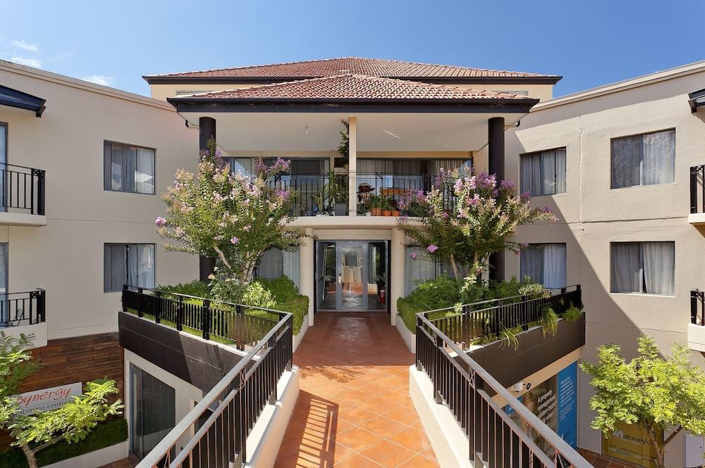 Astra Apartments The Griffin