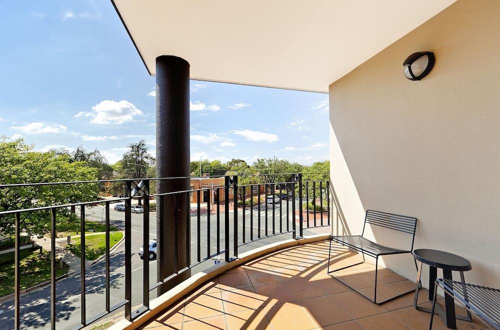Astra Apartments The Griffin
