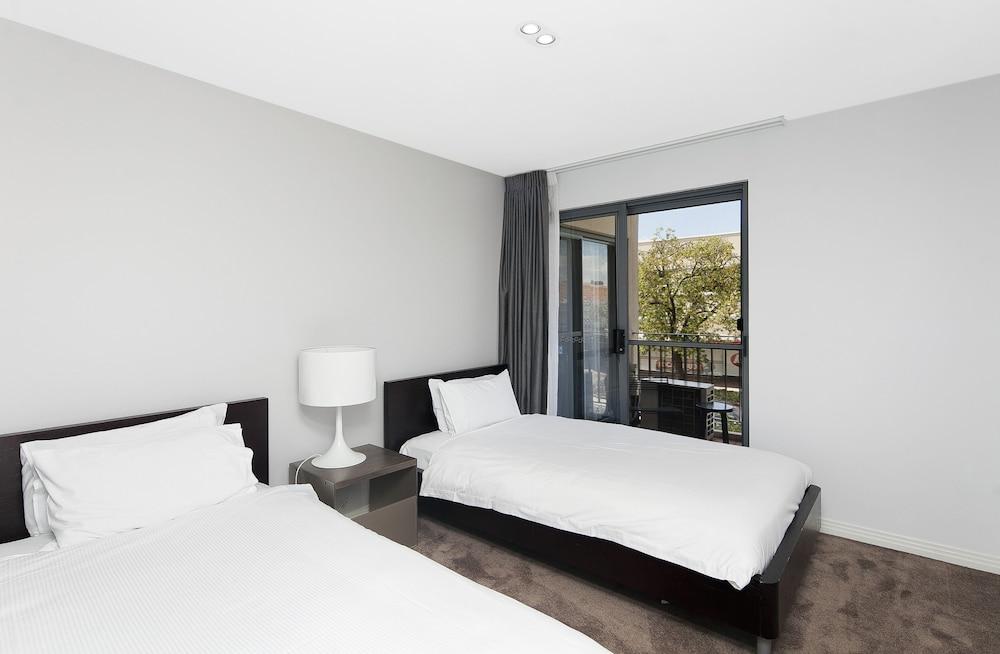 Astra Apartments The Griffin