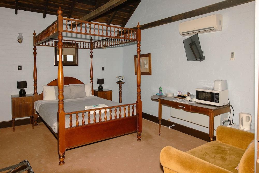 Settlers House