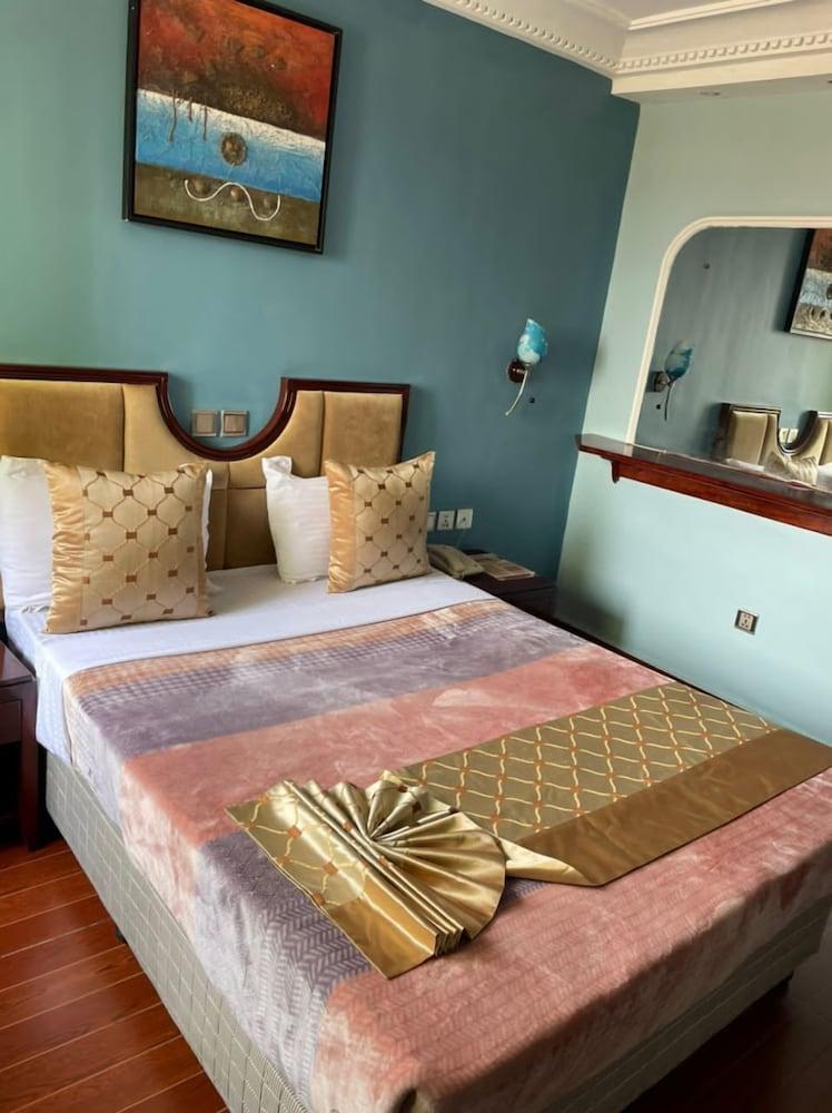 DK Hotel