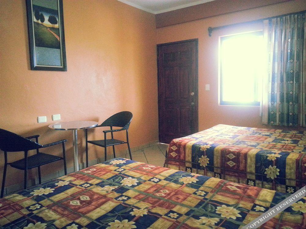 Hotel Plaza Los Arcos