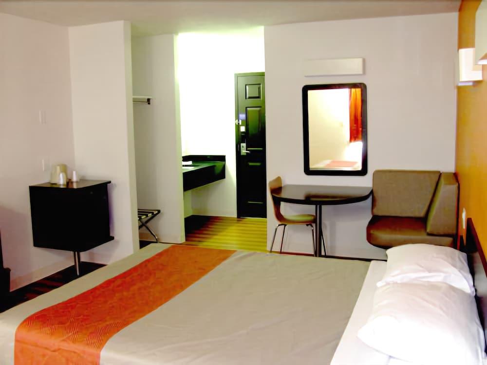 Motel 6 Innisfail AB
