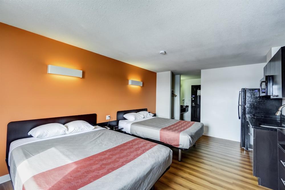 Motel 6 Innisfail AB