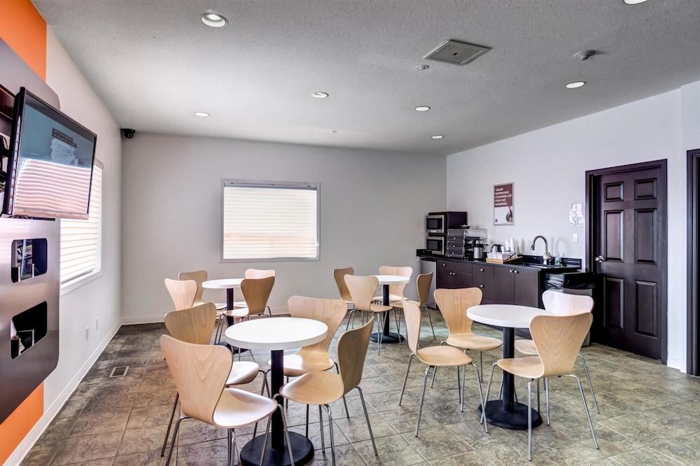 Motel 6 Innisfail AB