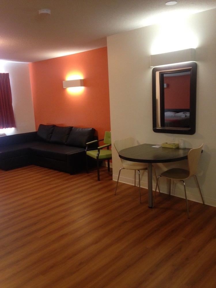 Motel 6 Innisfail AB