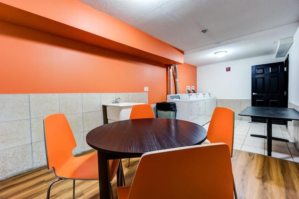 Motel 6 Innisfail AB