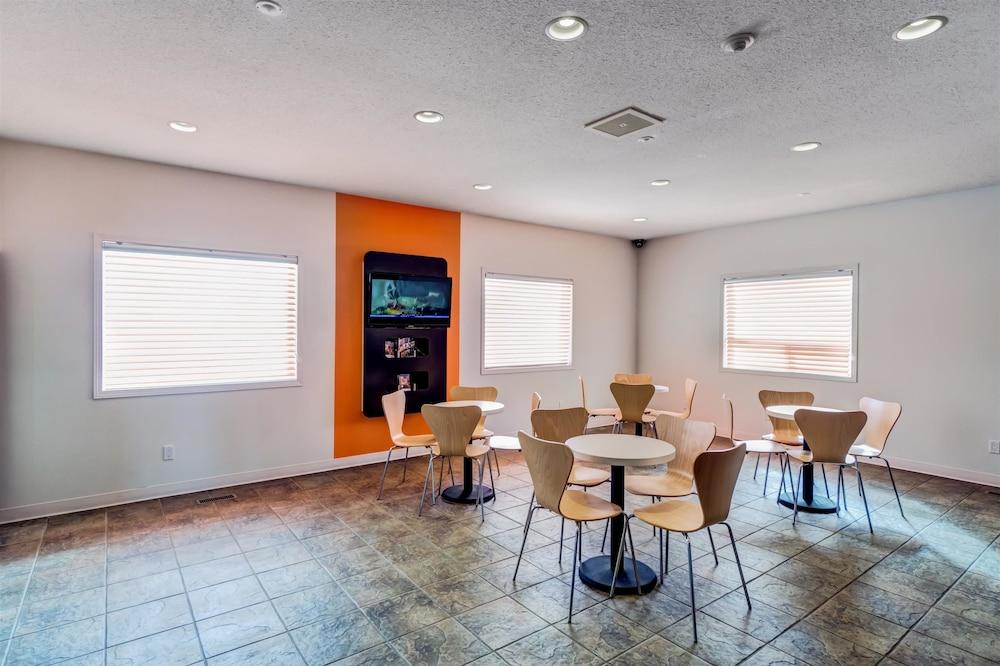 Motel 6 Innisfail AB