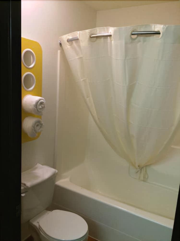 Motel 6 Innisfail AB