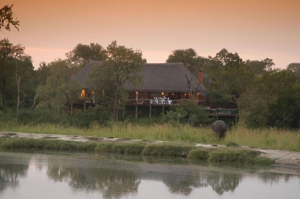 Thornybush Simbambilli Game Lodge