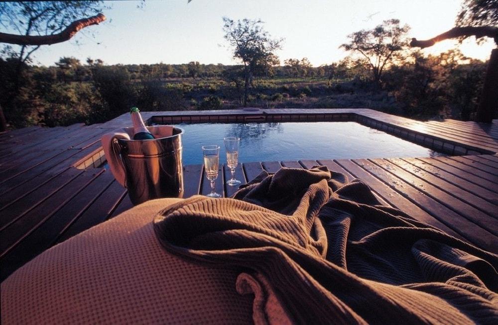 Thornybush Simbambilli Game Lodge