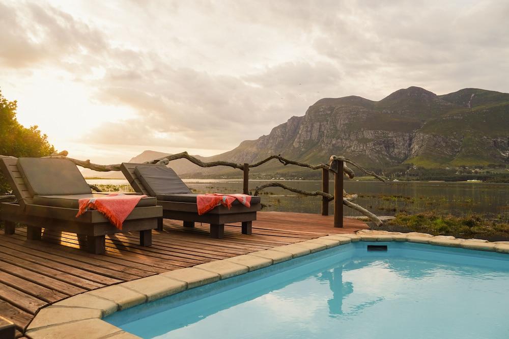 Mosaic Lagoon Lodge
