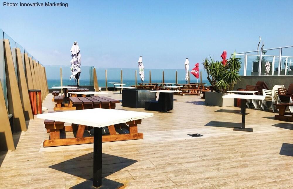 Desroches Hotel