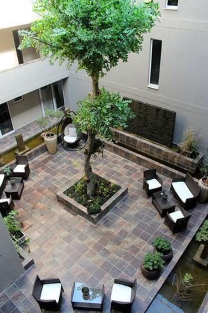 Desroches Hotel