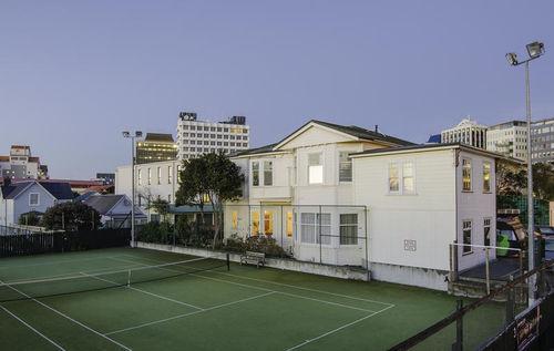 The Dwellington - Hostel