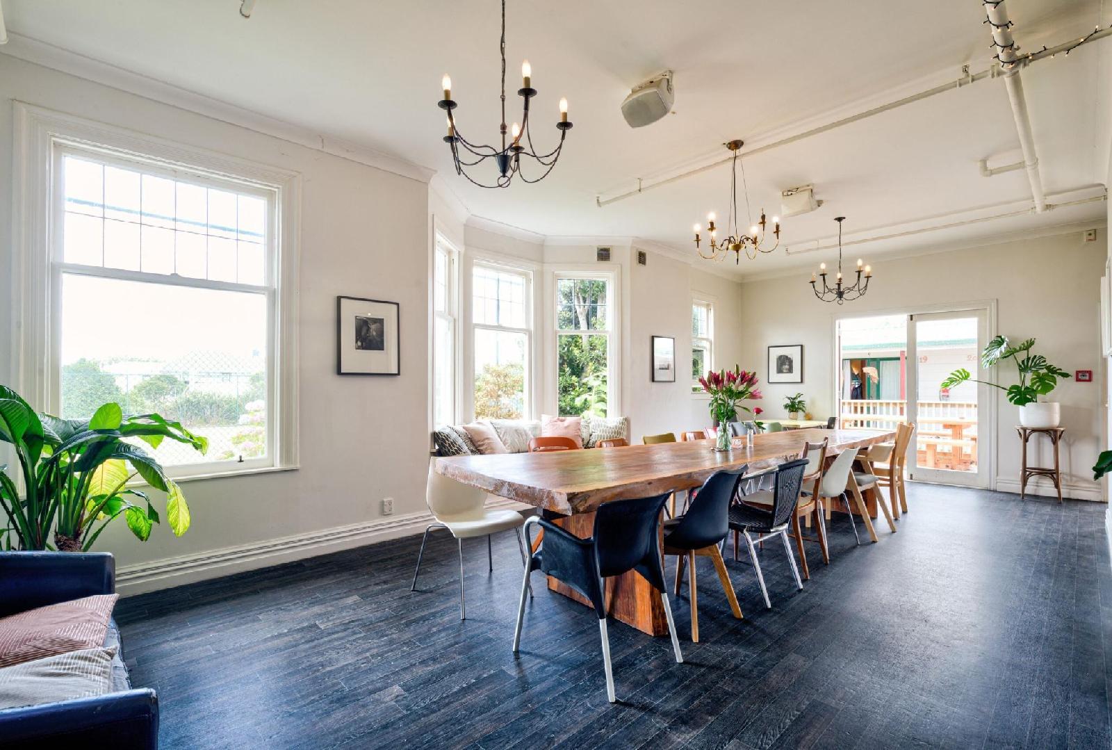 The Dwellington - Hostel
