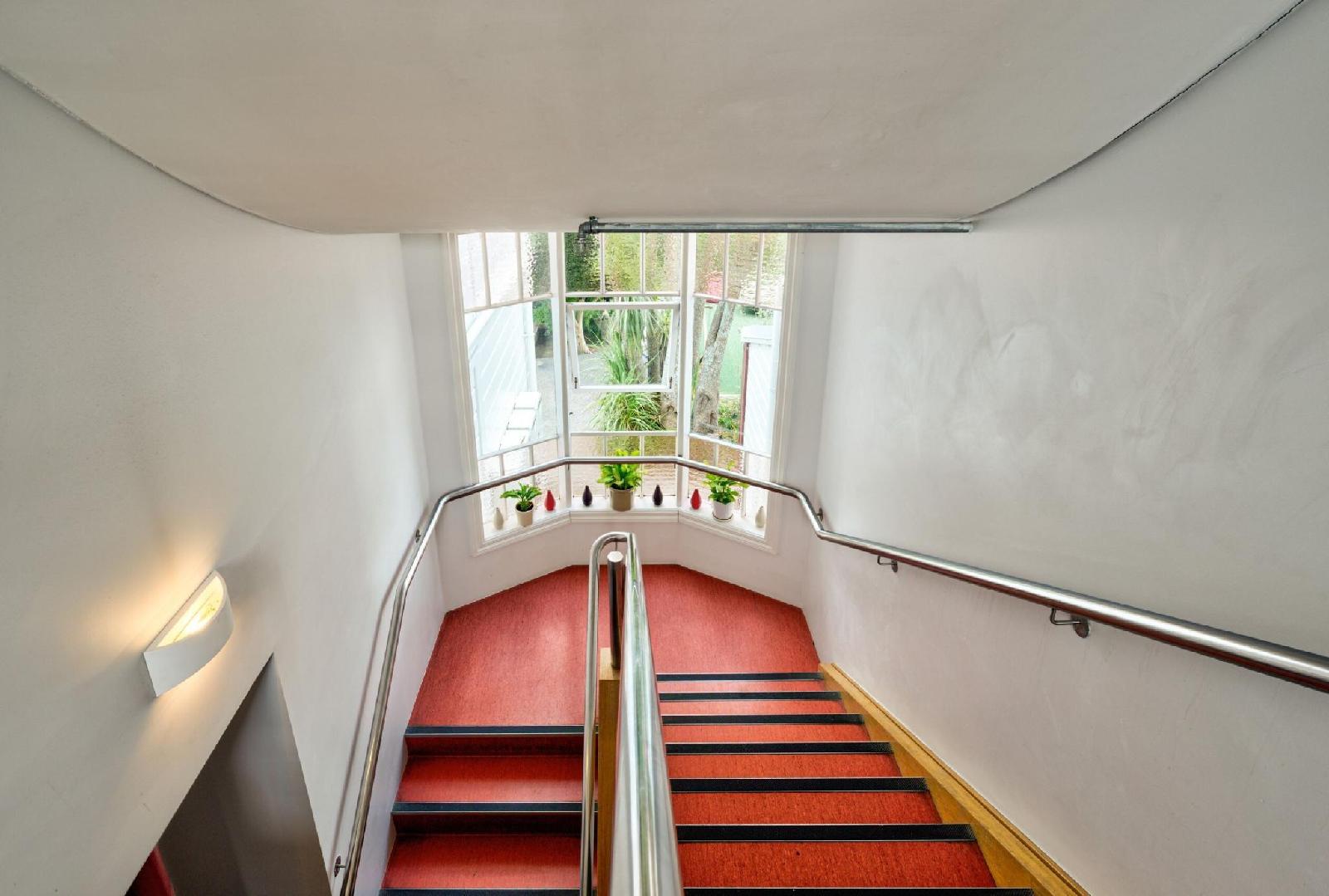 The Dwellington - Hostel