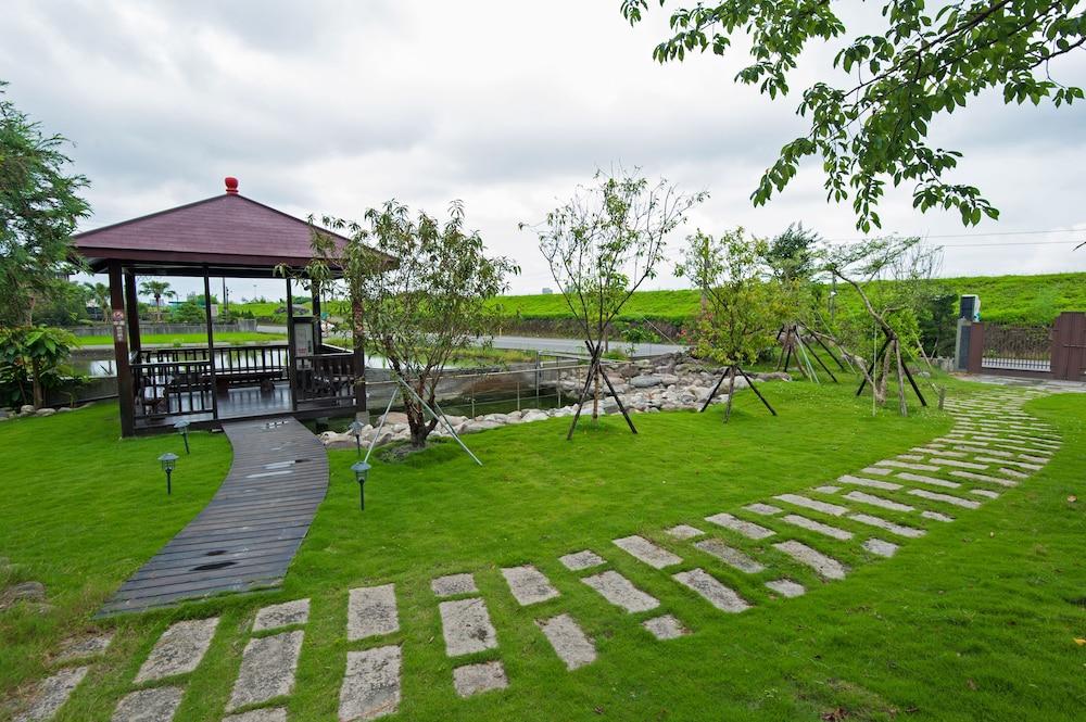 Riverbank B&B