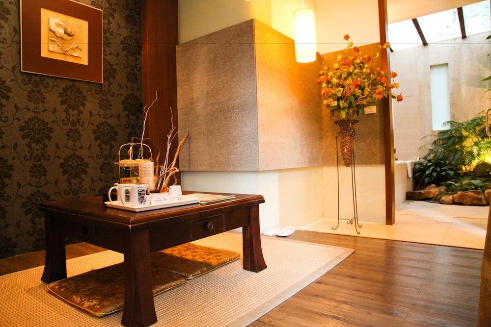 Ming Shan Hotel - Monster Village