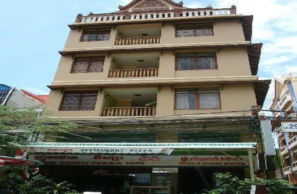 Golden Noura Villa - Pub & Restaurant