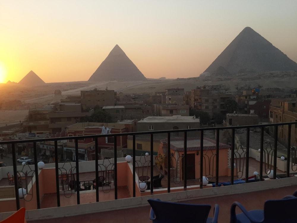 Pyramids Plateau Inn