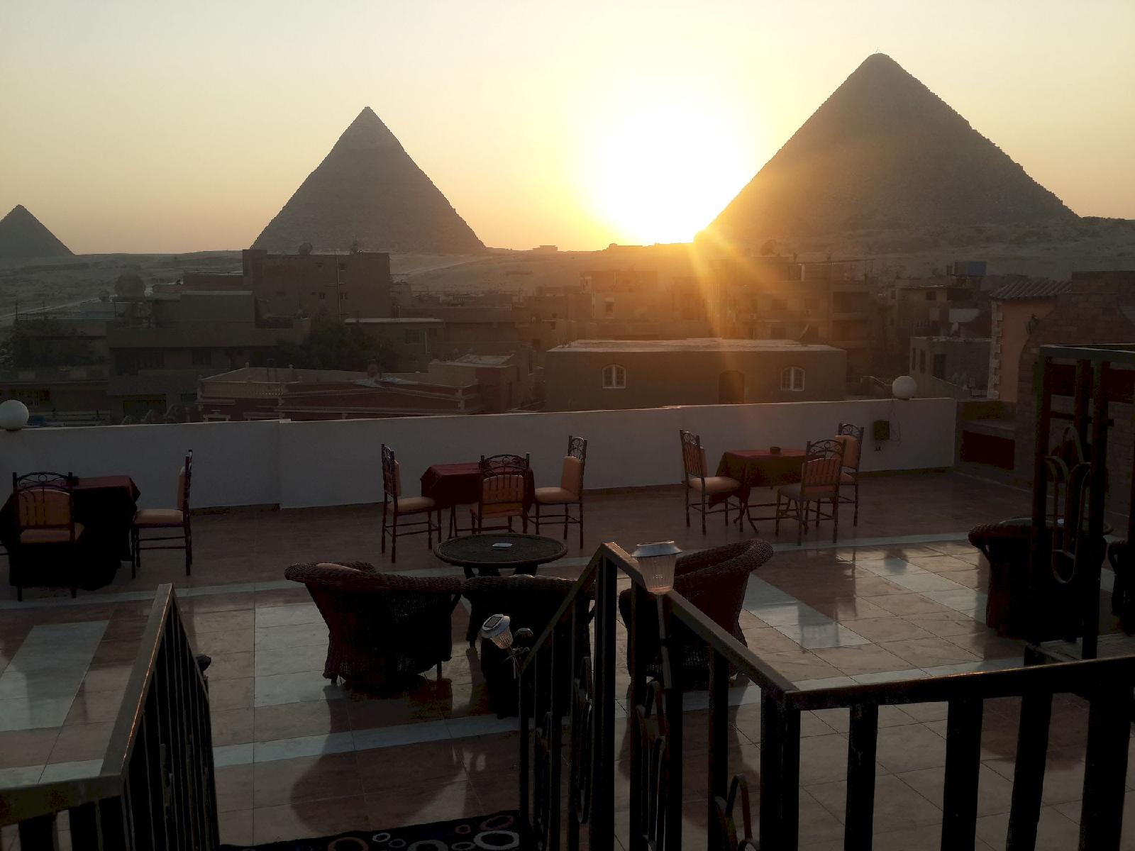 Pyramids Plateau Inn