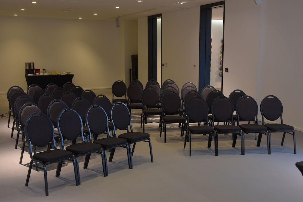 Oliva Luxury Hotel