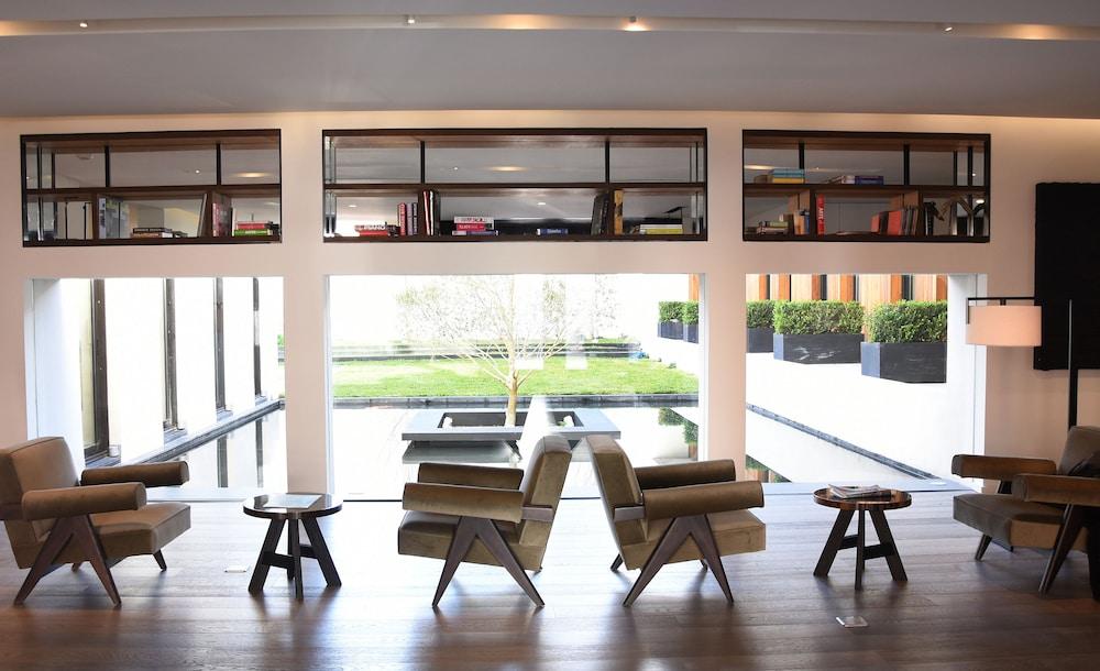 Oliva Luxury Hotel