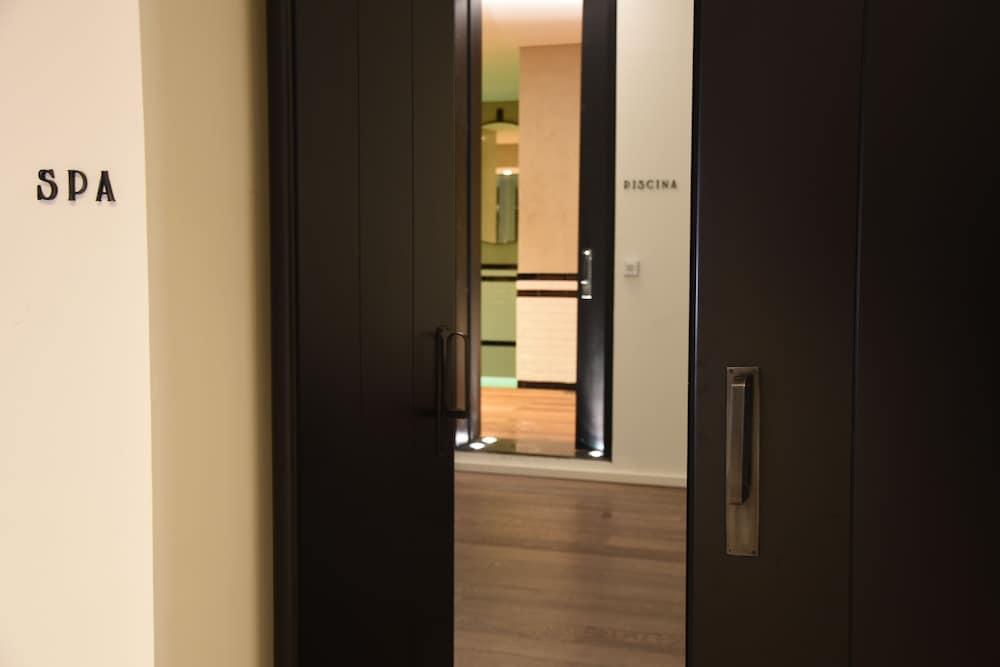 Oliva Luxury Hotel
