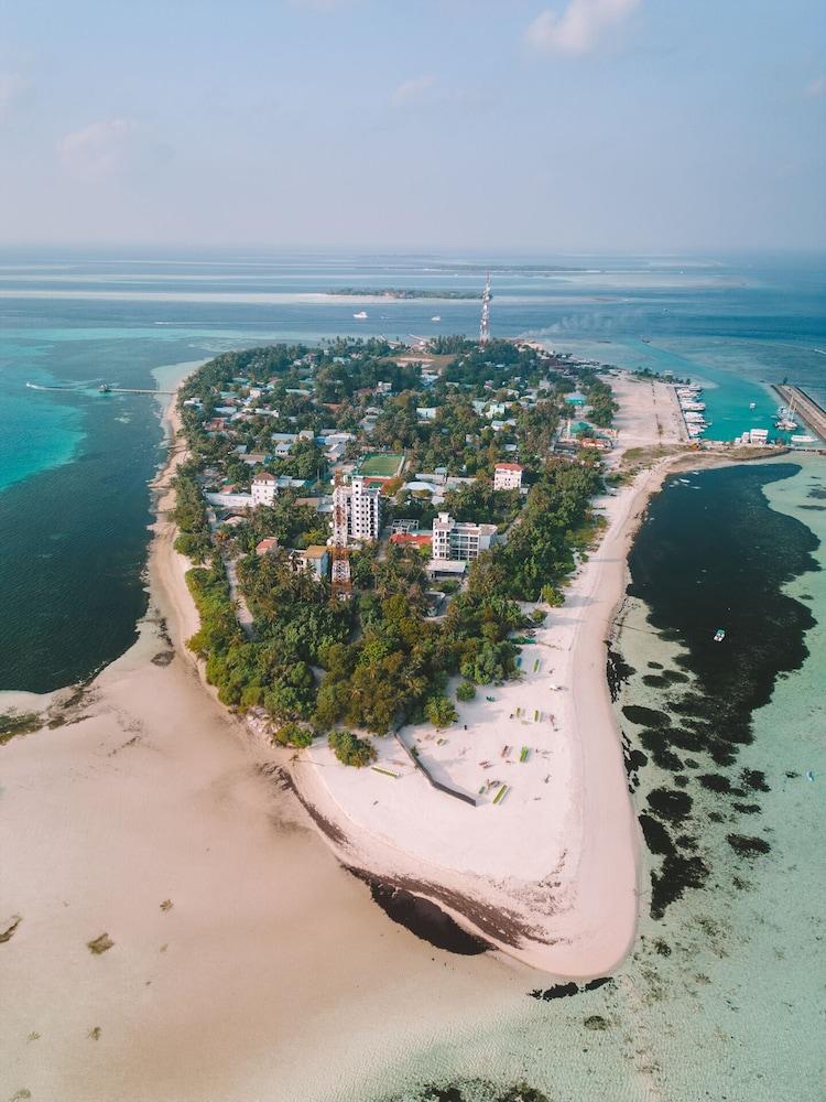 Perla Dhangethi