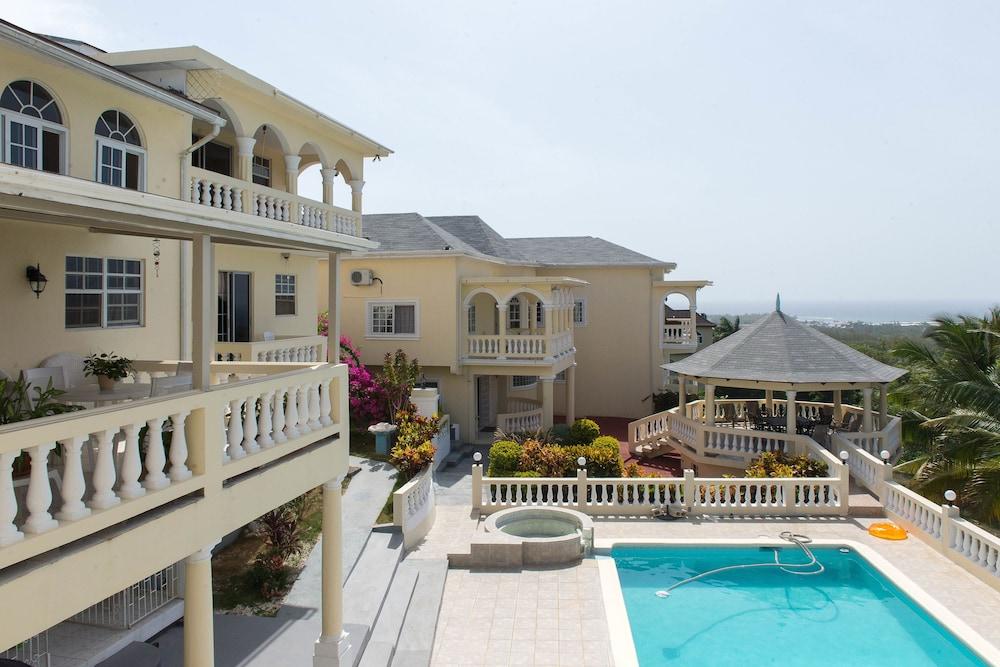 The Royal Kensington Villa