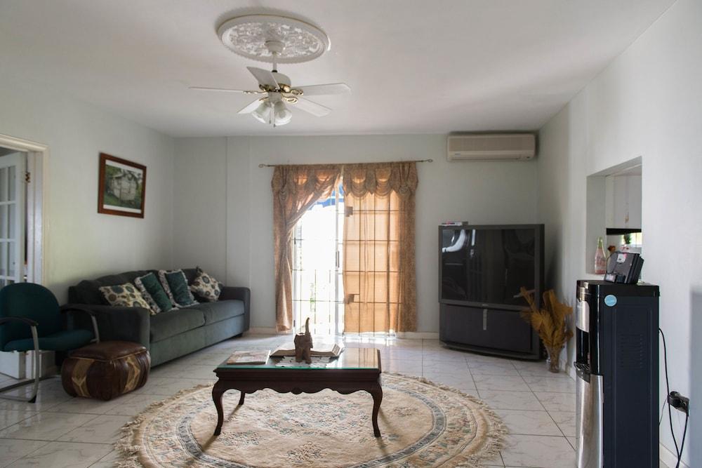 The Royal Kensington Villa