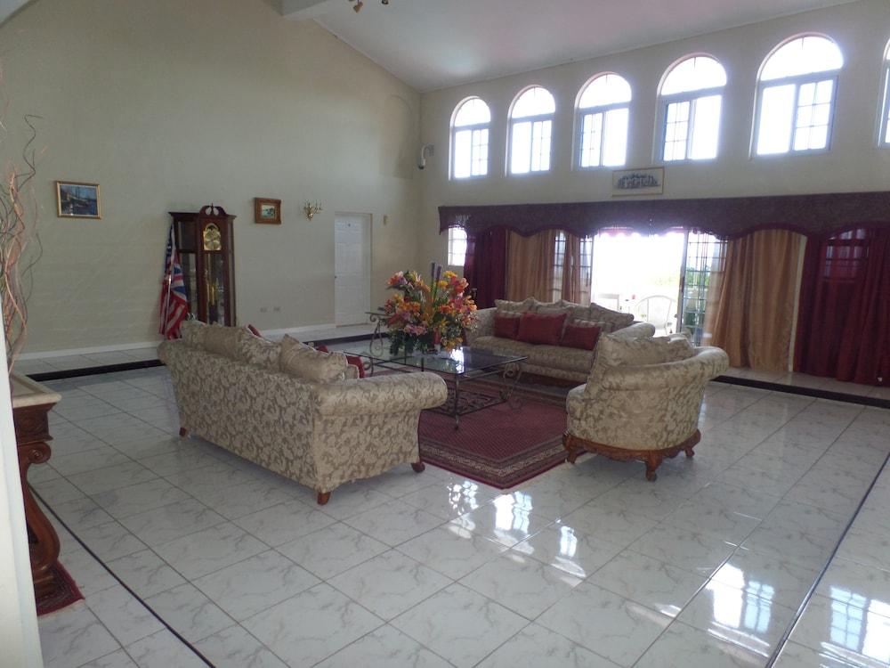 The Royal Kensington Villa