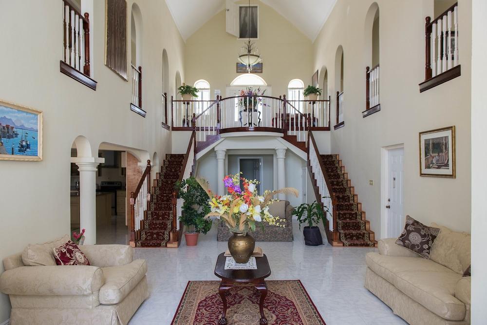 The Royal Kensington Villa