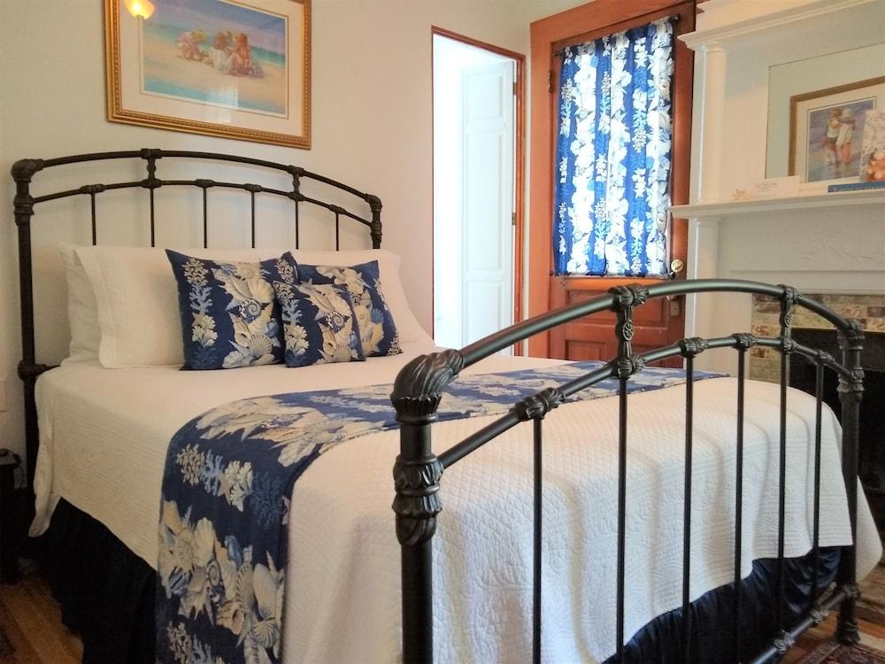 Surf Song Bed & Breakfast
