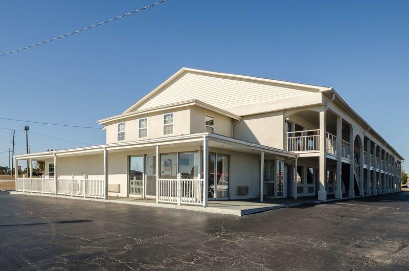 Motel 6 Commerce