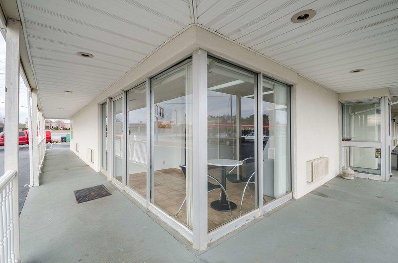 Motel 6 Commerce