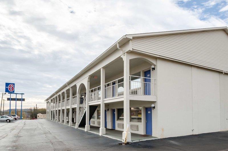 Motel 6 Commerce