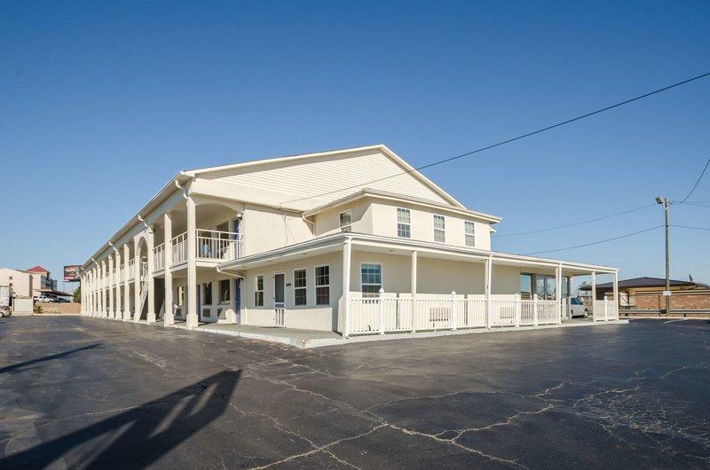 Motel 6 Commerce