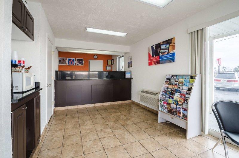 Motel 6 Commerce