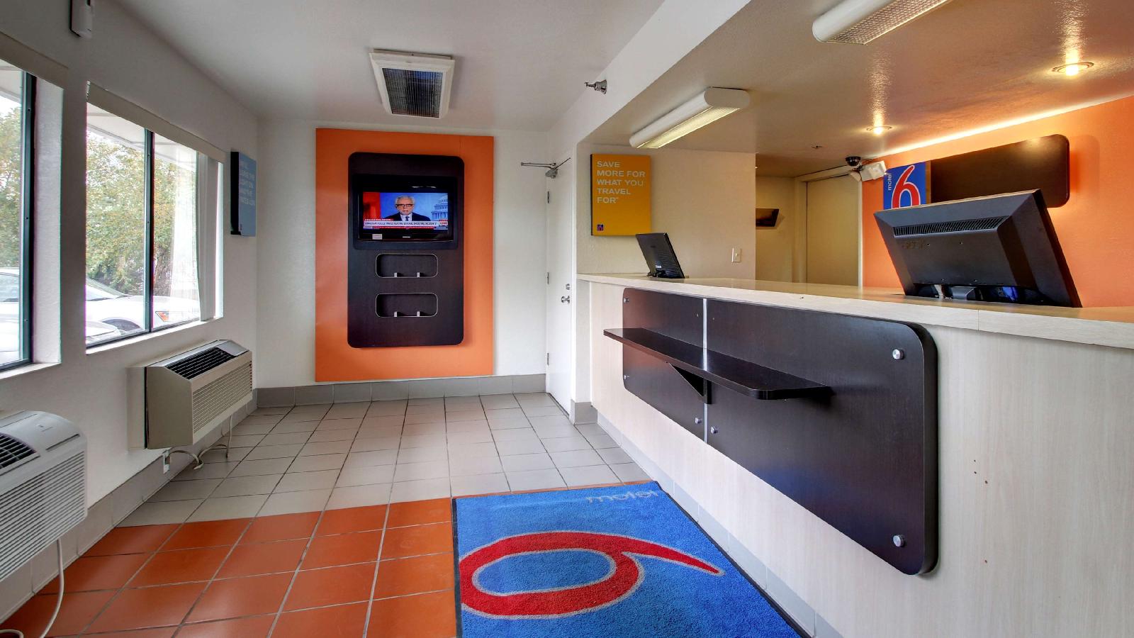 Motel 6 Des Moines North